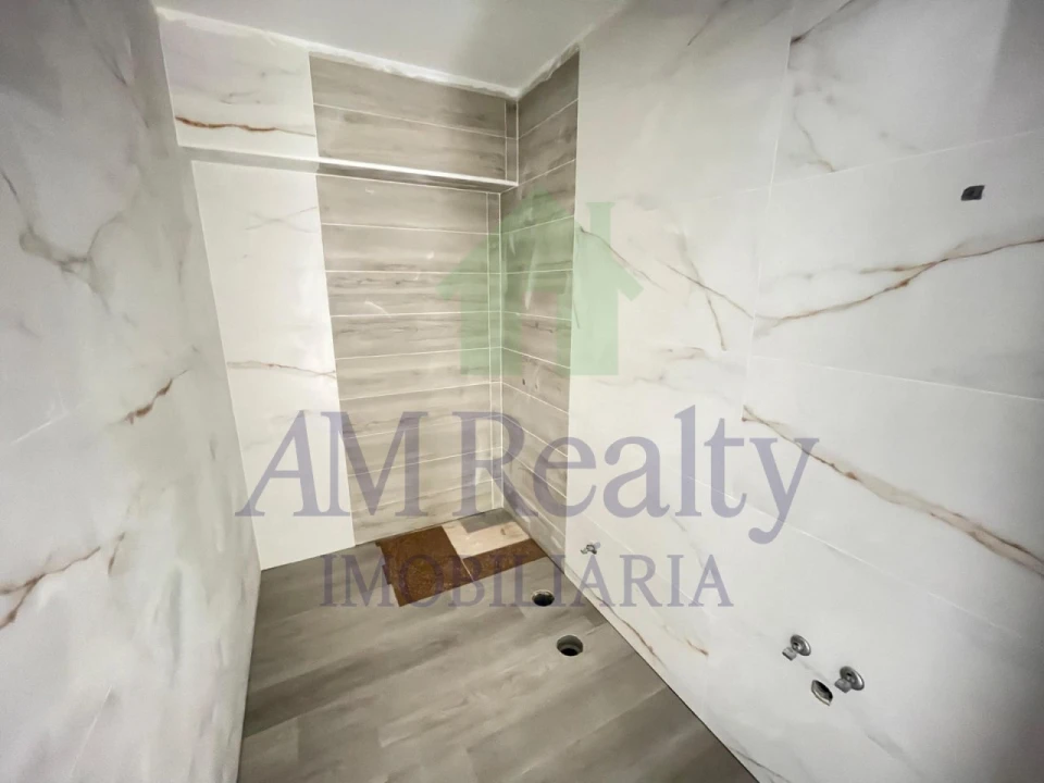 Moradia T3 para Venda em Miragaia e Marteleira Foto 4