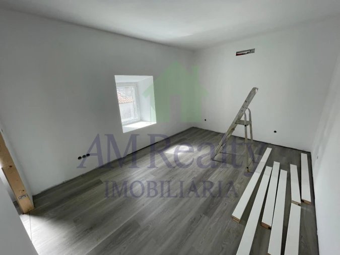 Moradia T3 para Venda em Miragaia e Marteleira Foto 2