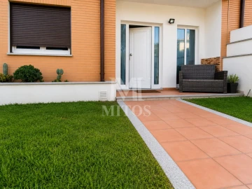 Moradia T4 para Venda em Barroselas e Carvoeiro