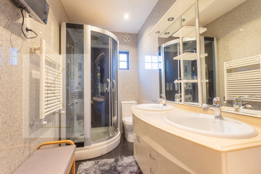 Moradia T4 para Venda em Mazarefes e Vila Fria Foto 9