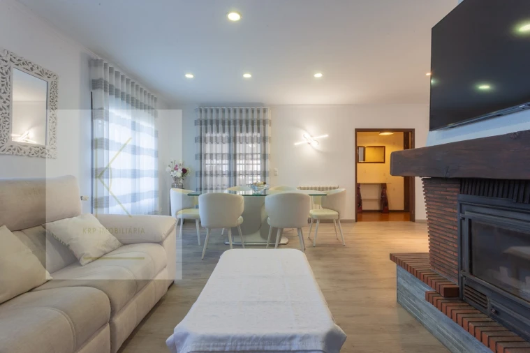 Moradia T4 para Venda em Mazarefes e Vila Fria Foto 1