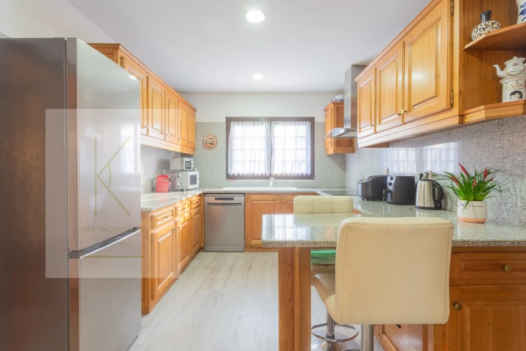 Moradia T4 para Venda em Mazarefes e Vila Fria Foto 4