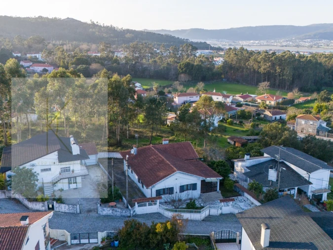 Moradia T4 para Venda em Mazarefes e Vila Fria Foto 27