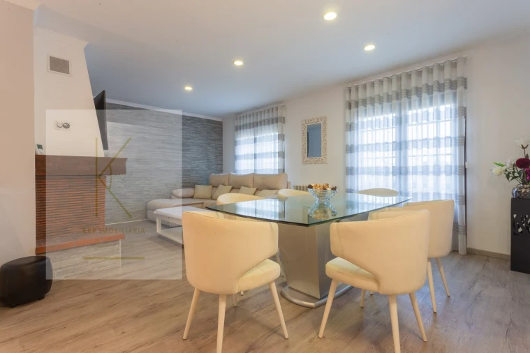 Moradia T4 para Venda em Mazarefes e Vila Fria Foto 2