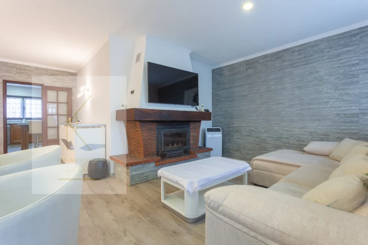 Moradia T4 para Venda em Mazarefes e Vila Fria Foto 3