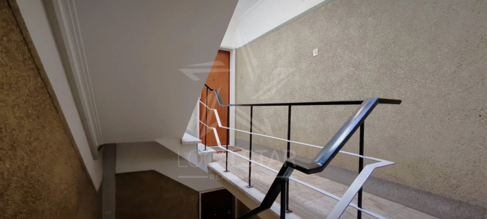 Apartamento T2 para Venda em Rio de Mouro Foto 2