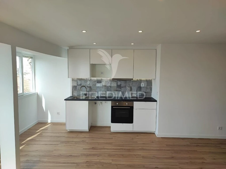 Apartamento T2 para Venda em Camarate, Unhos e Apelação Foto 1