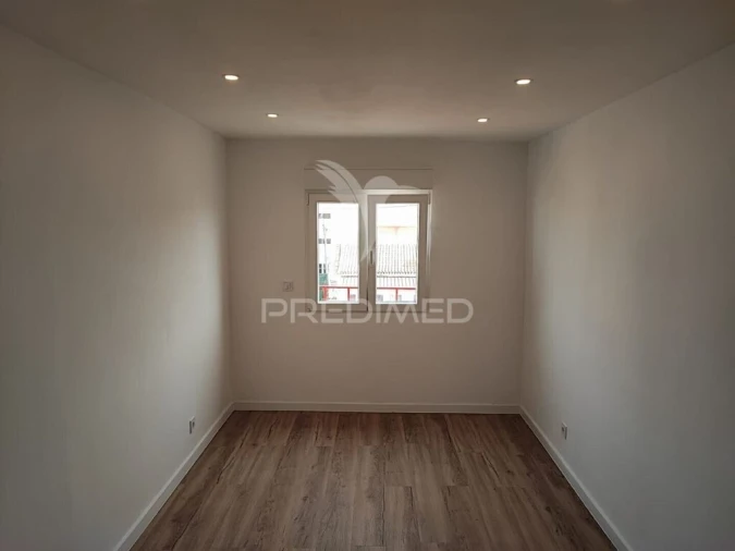 Apartamento T2 para Venda em Camarate, Unhos e Apelação Foto 7