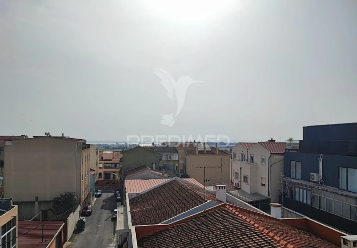 Apartamento T2 para Venda em Camarate, Unhos e Apelação Foto 17