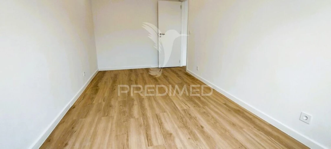 Apartamento T2 para Venda em Camarate, Unhos e Apelação Foto 13