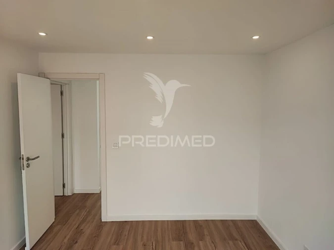 Apartamento T2 para Venda em Camarate, Unhos e Apelação Foto 8