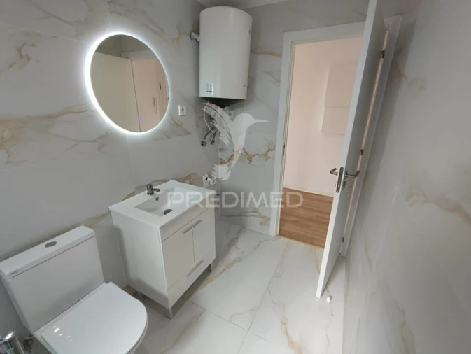 Apartamento T2 para Venda em Camarate, Unhos e Apelação Foto 11