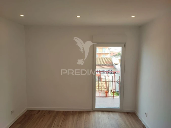 Apartamento T2 para Venda em Camarate, Unhos e Apelação Foto 9