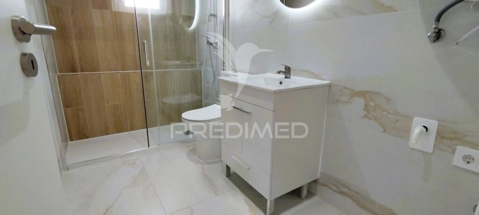 Apartamento T2 para Venda em Camarate, Unhos e Apelação Foto 12