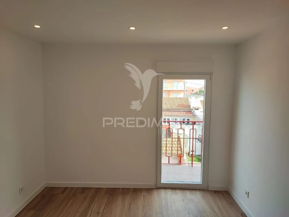 Apartamento T2 para Venda em Camarate, Unhos e Apelação Foto 9