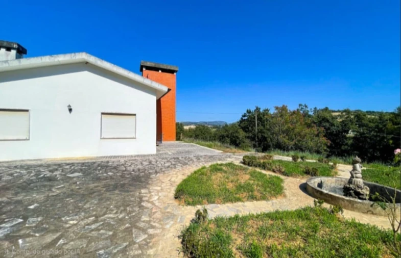 Moradia T4 para Venda em Eiras e São Paulo de Frades Foto 4