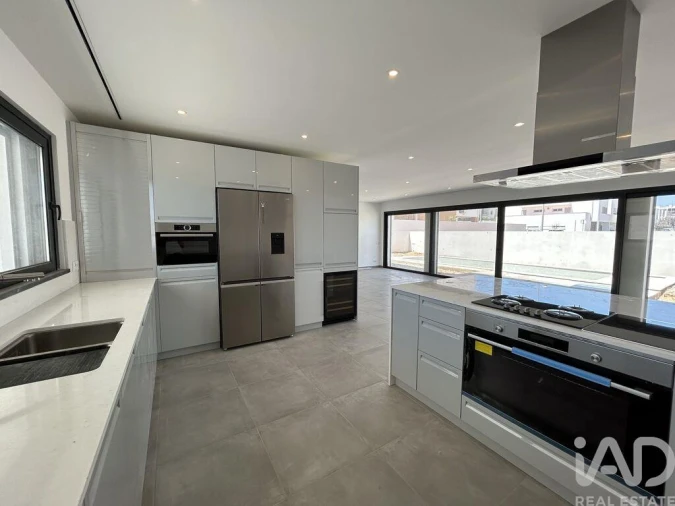 Moradia T6 para Arrendamento em Tavira (Santa Maria e Santiago) Foto 6