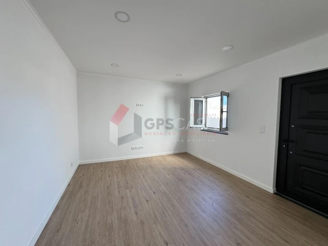 Moradia T1 para Venda em Praia da Vitoria (Santa Cruz) Foto 11