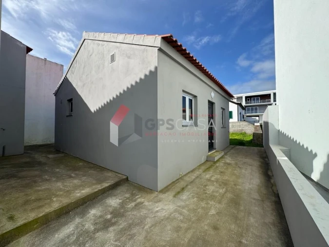 Moradia T1 para Venda em Praia da Vitoria (Santa Cruz) Foto 4