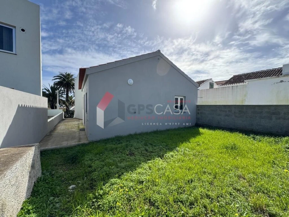 Moradia T1 para Venda em Praia da Vitoria (Santa Cruz) Foto 22