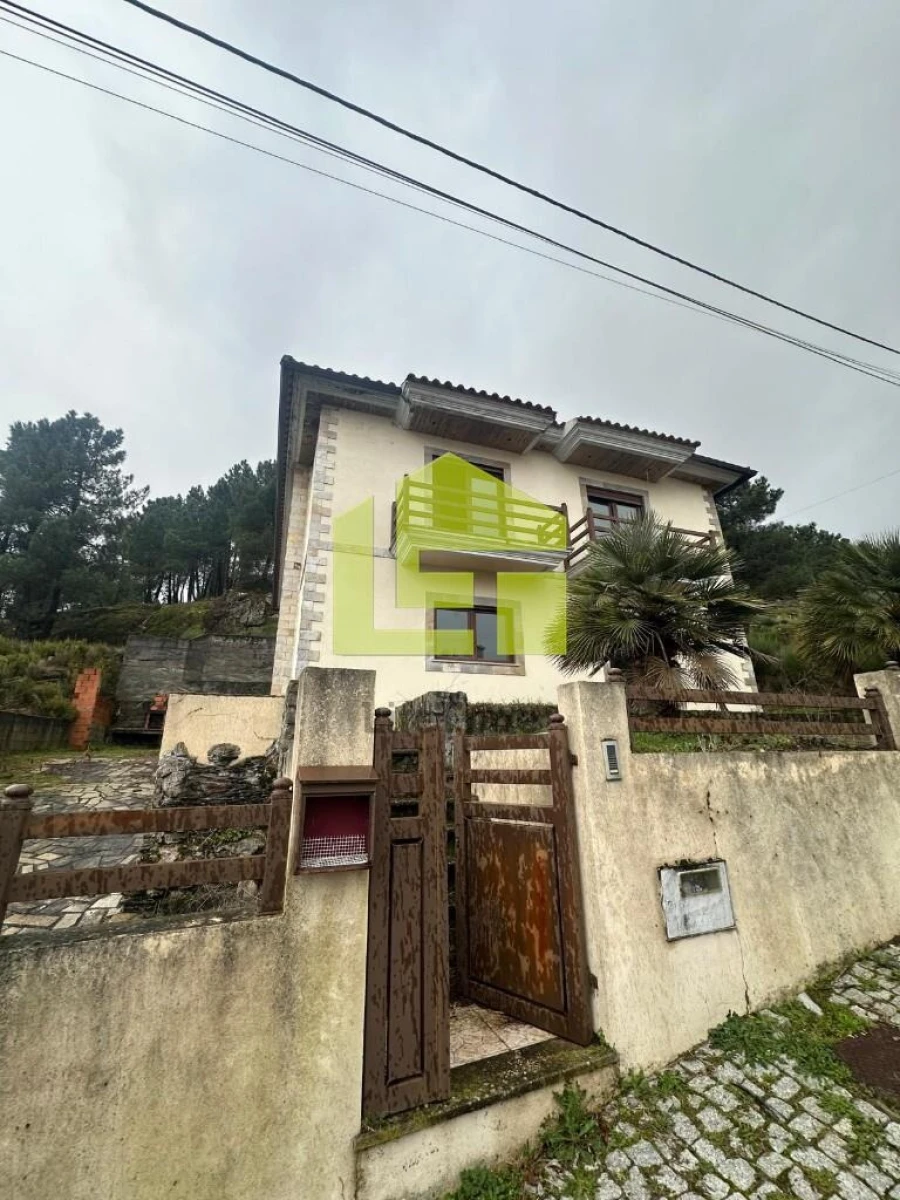 Moradia T3 para Venda em Alijo Foto 13