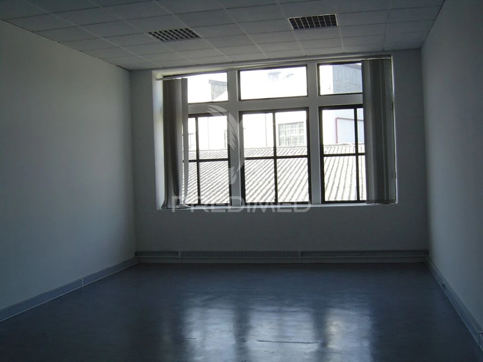 Escritório para Arrendamento em Paranhos Foto 4