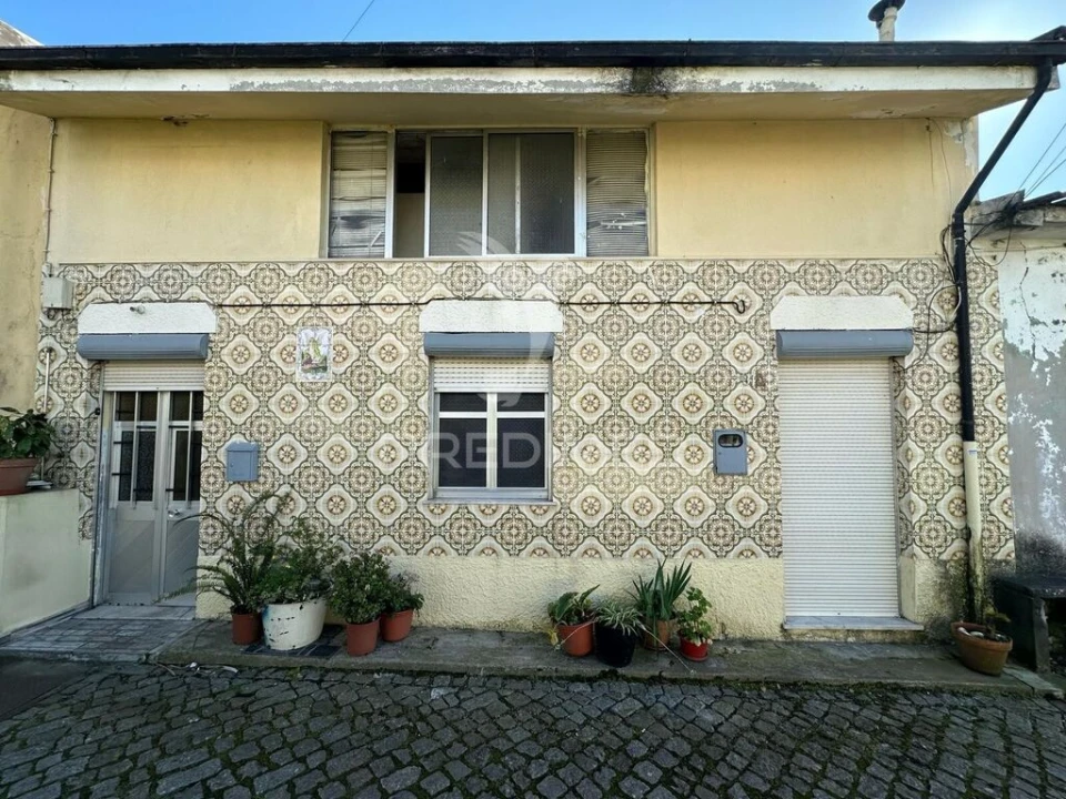 Moradia T2 para Venda em Oliveira do Douro Foto 1