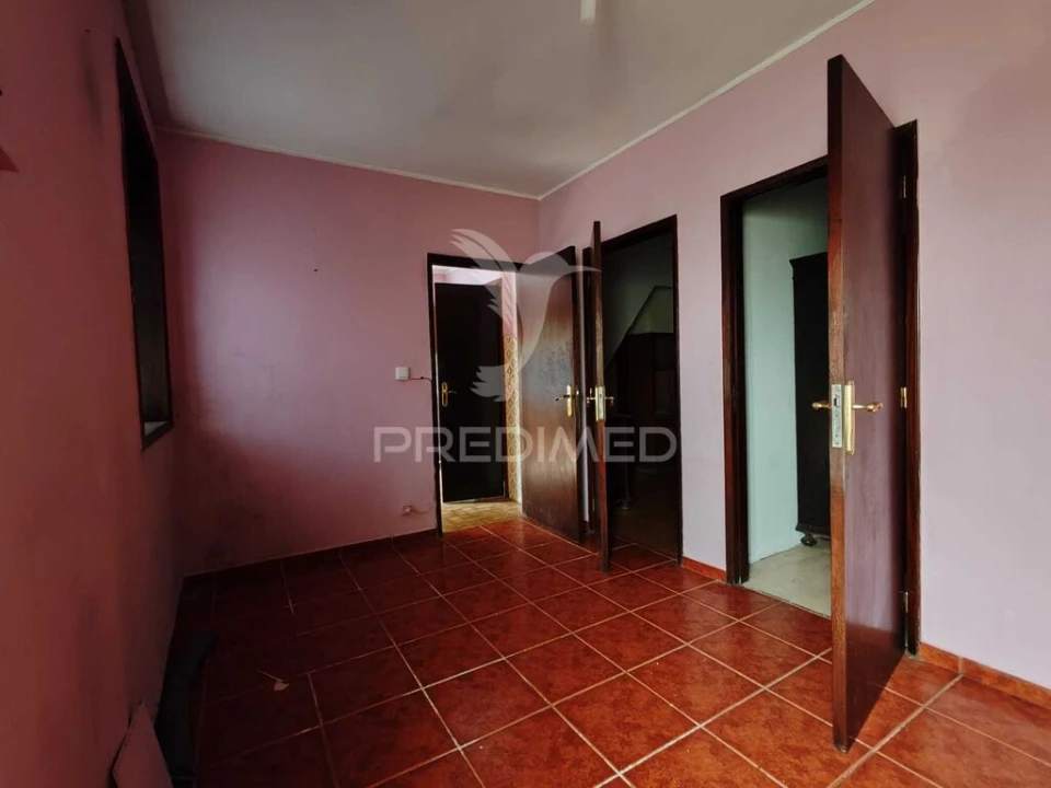 Moradia T2 para Venda em Oliveira do Douro Foto 4