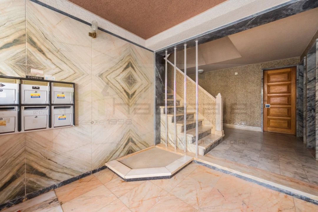 Apartamento T2 para Venda em Carcavelos e Parede Foto 29