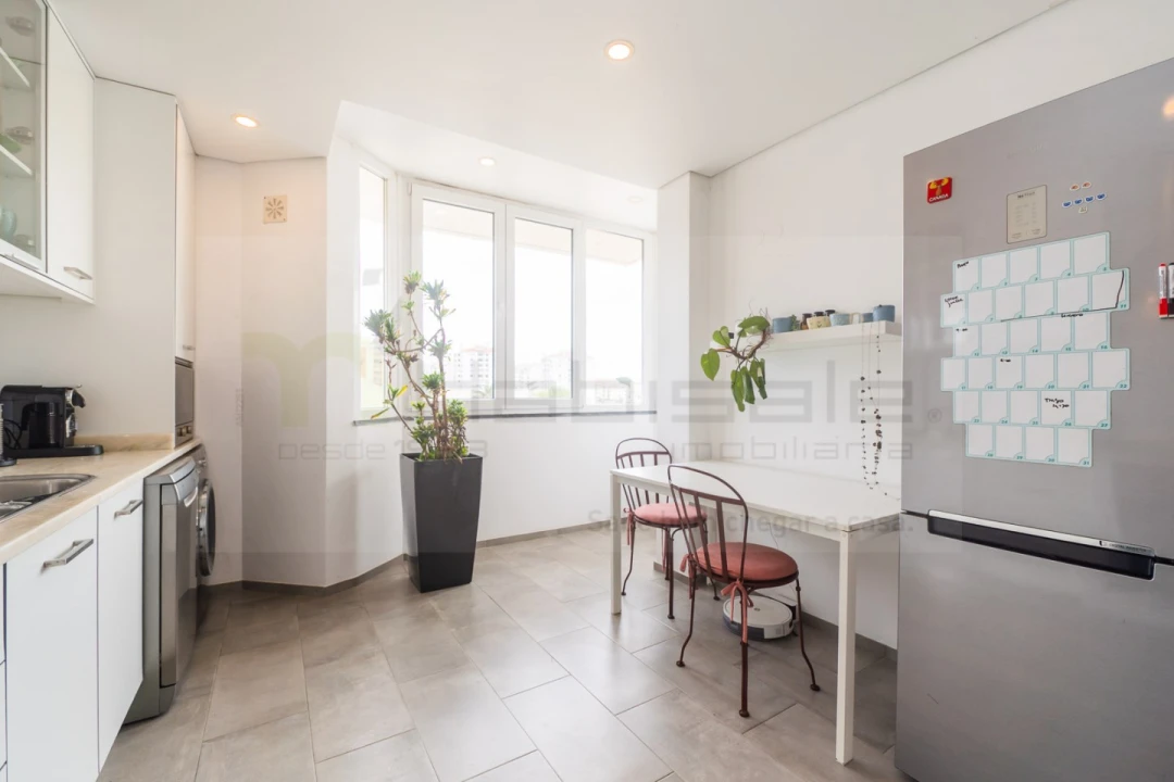 Apartamento T2 para Venda em Carcavelos e Parede Foto 4