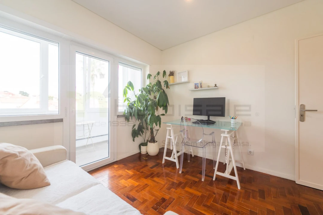Apartamento T2 para Venda em Carcavelos e Parede Foto 18