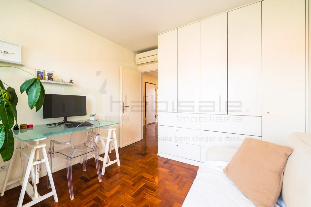 Apartamento T2 para Venda em Carcavelos e Parede Foto 20
