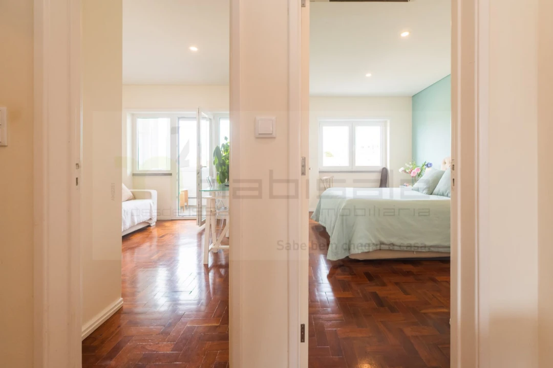 Apartamento T2 para Venda em Carcavelos e Parede Foto 22