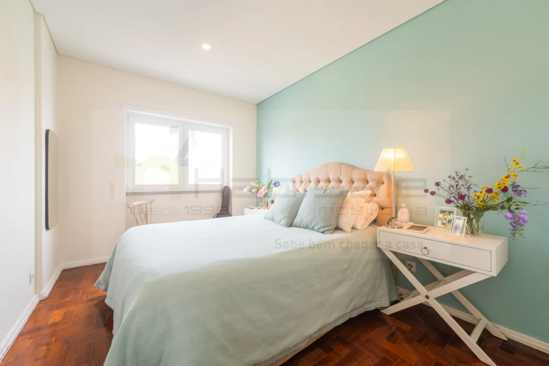 Apartamento T2 para Venda em Carcavelos e Parede Foto 23