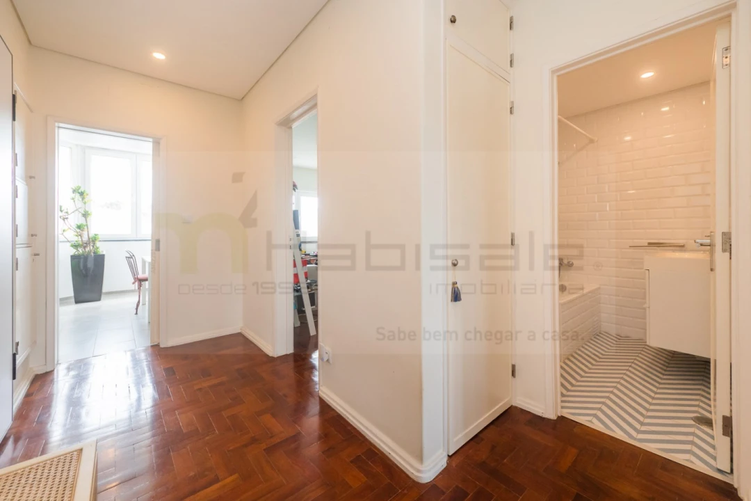 Apartamento T2 para Venda em Carcavelos e Parede Foto 26