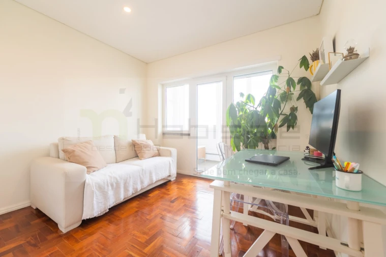 Apartamento T2 para Venda em Carcavelos e Parede Foto 17
