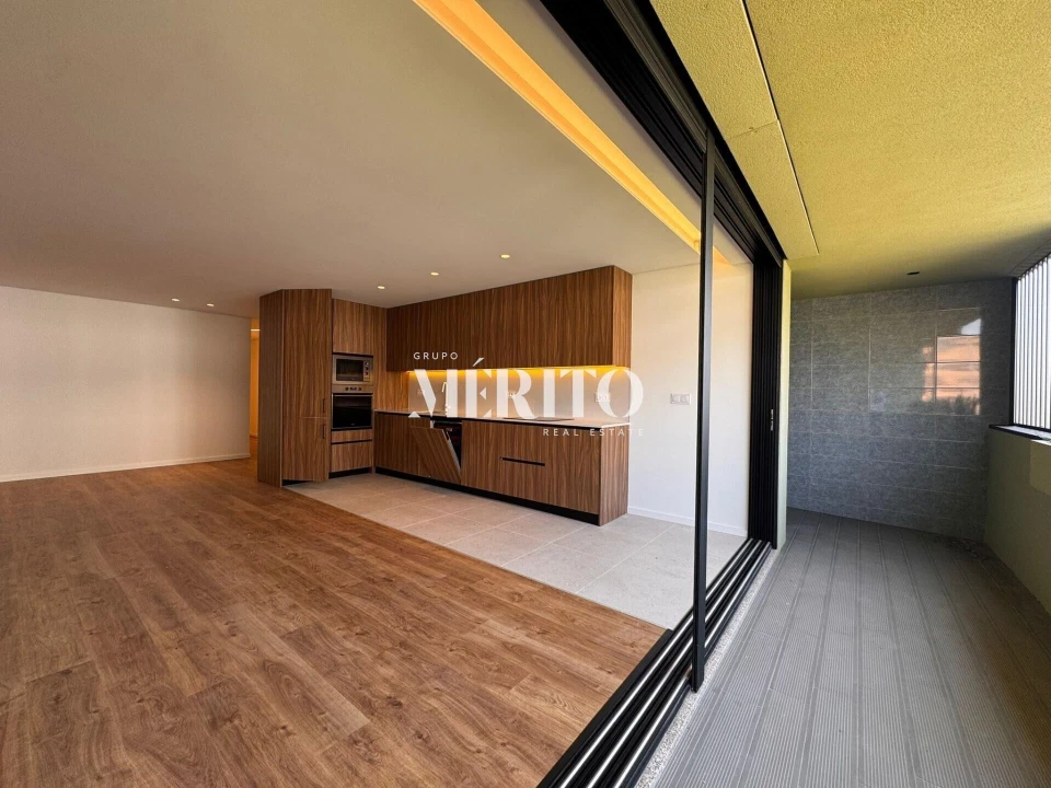 Apartamento T2 para Venda em Caldelas Foto 8