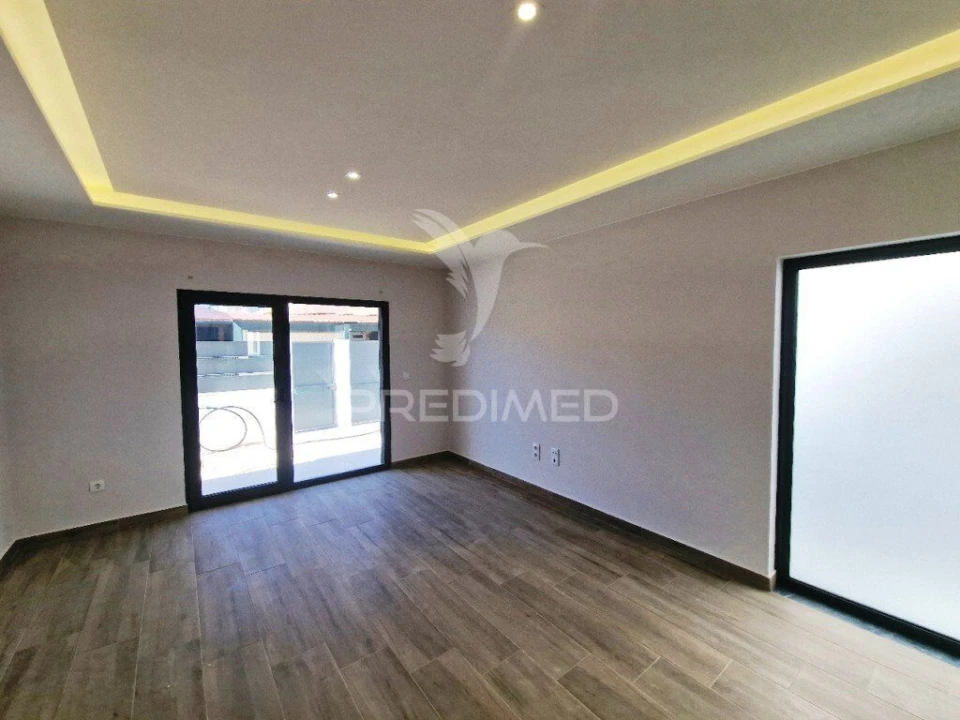 Moradia T3 para Venda em Quinta do Conde Foto 3