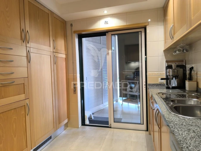 Apartamento T2 para Venda em Portimão Foto 6