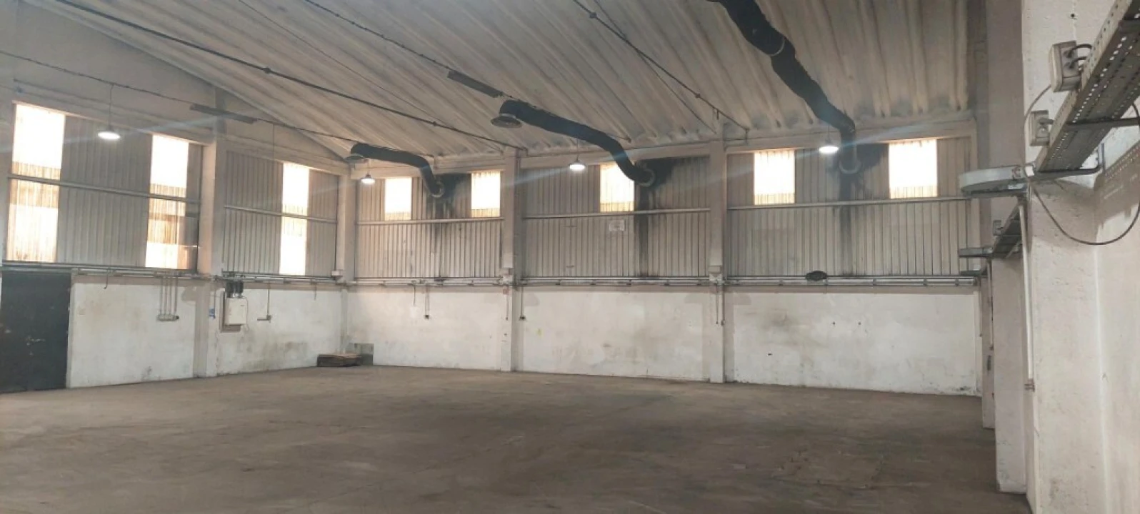 Armazém para Arrendamento em Rio de Mouro Foto 1