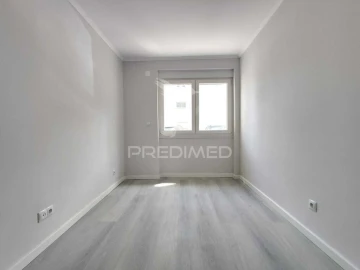 Apartamento T2 para Venda em Benfica