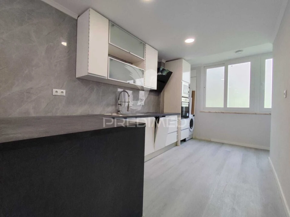 Apartamento T2 para Venda em Benfica Foto 1