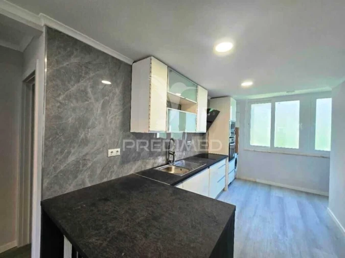 Apartamento T2 para Venda em Benfica Foto 7