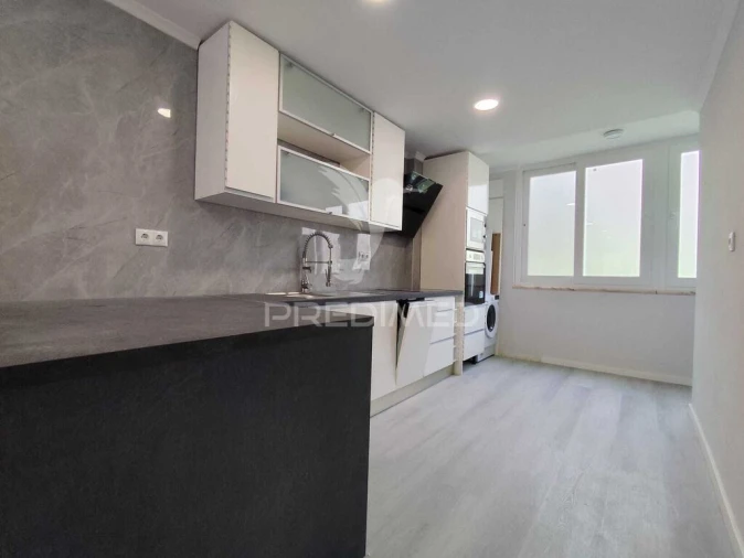 Apartamento T2 para Venda em Benfica