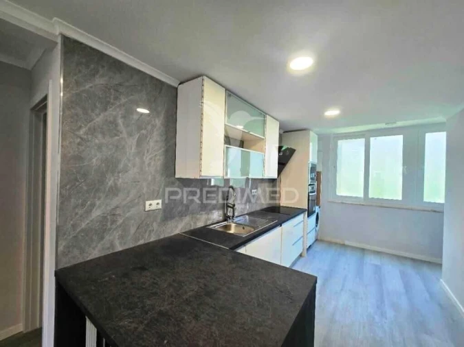 Apartamento T2 para Venda em Benfica Foto 8