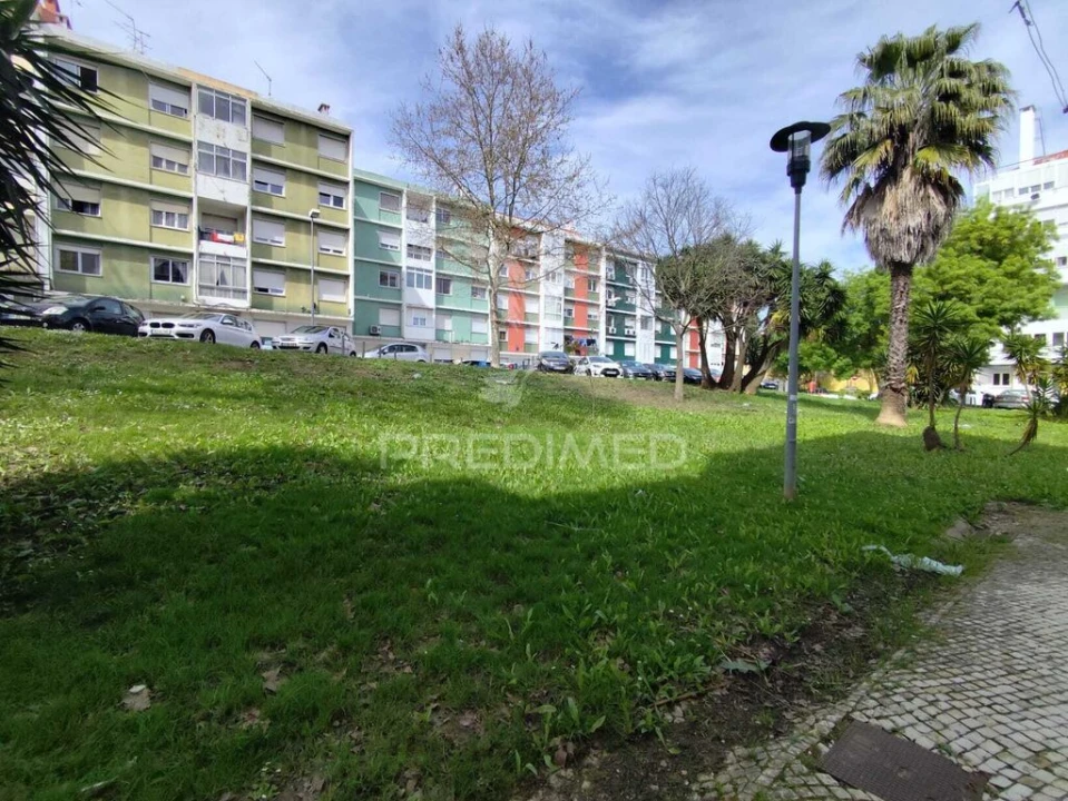 Apartamento T2 para Venda em Benfica Foto 2