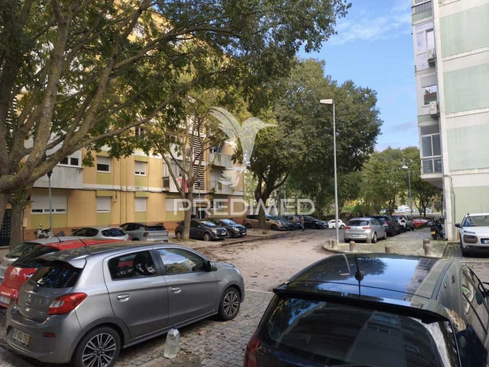 Apartamento T2 para Venda em Benfica Foto 4