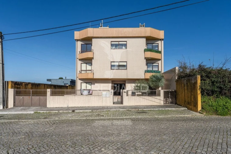 Apartamento T1 para Venda em Gulpilhares e Valadares Foto 1