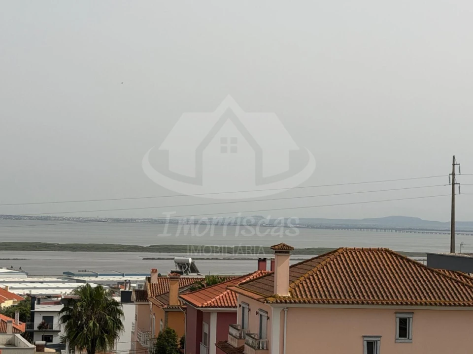 Moradia T4 para Venda em Santa Iria de Azoia, São João da Talha e Bobadela Foto 24