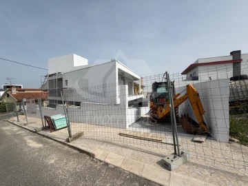 Moradia T4 para Venda em Santa Iria de Azoia, São João da Talha e Bobadela